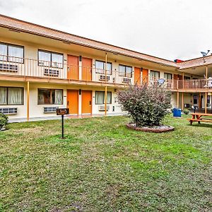 Oyo Hotel Lake Charles Hwy 10